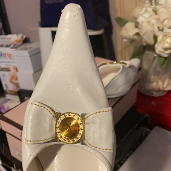 Luis Vuitton white loafers with gold accessories - Picture 8 of 9